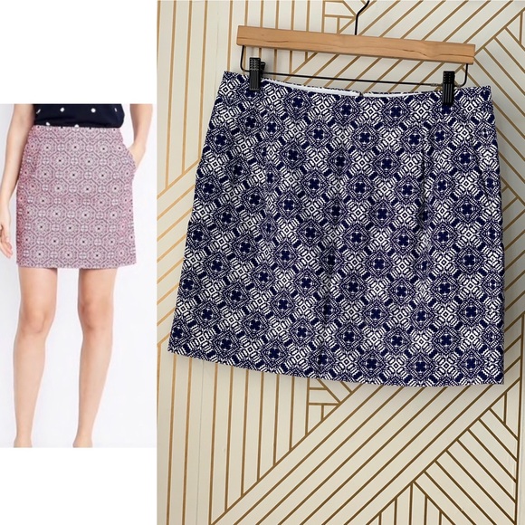 J. Crew printed basket weave mini skirt blue & white
Size 8 - Picture 11 of 11